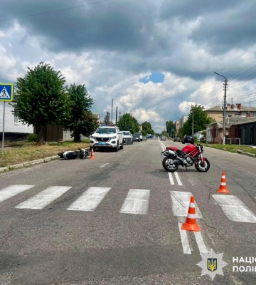 Не разминулись: на Киевщине пенсионерка на мопеде сбила байкера на Ducati 