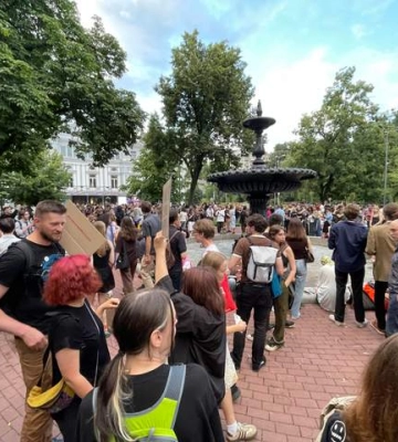 В Киеве, Львове и Днепре люди вышли на протест из-за скандального законопроекта по НАБУ и САП