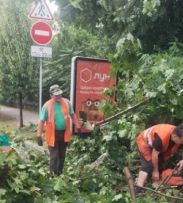 В Киеве из-за непогоды пострадали пятеро человек