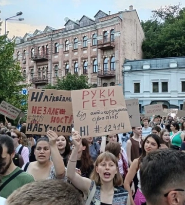 У центрі Львова протестують проти обмеження повноважень НАБУ і САП