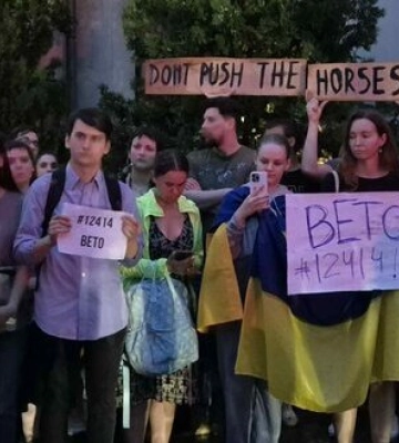 В Дніпрі люди вийшли на акцію проти законопроєкту щодо НАБУ та САП. ВІДЕО+ФОТОрепортаж