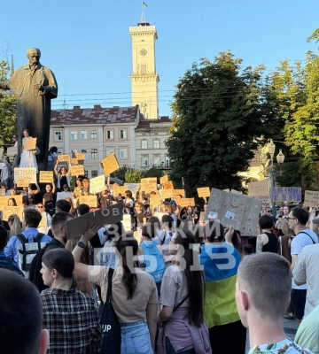 «Приголомшені та роздратовані». Депутати Європарламенту в Києві відреагували на ліквідацію незалежності НАБУ і САП