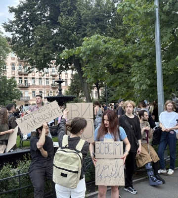 «Приголомшені та роздратовані». Депутати Європарламенту в Києві відреагували на ліквідацію незалежності НАБУ і САП