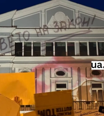 В Одесі триває акція проти підписання законопроєкту, що послаблює НАБУ та САП