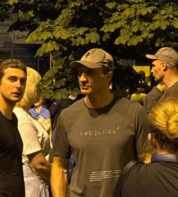 На мітингу біля Банкової засвітилися відомі політики 