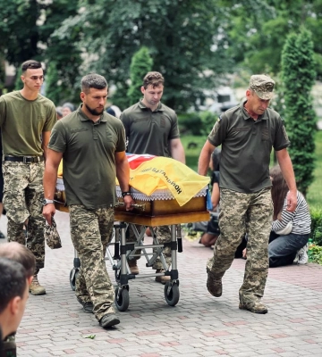 На Рівненщині попрощалися з трьома захисниками, життя яких обірвала війна