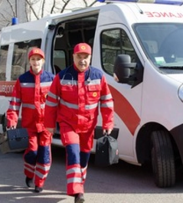 Військові РФ вночі дроном атакували Херсон. Поранений чоловік