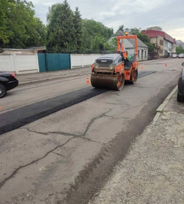 На вулиці Київській у Рівному готують дорогу до ремонту