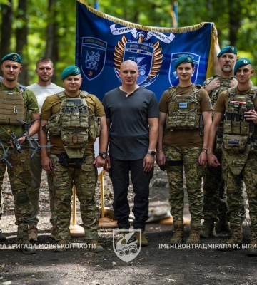 Мер Миколаєва навідав 36 бригаду морської піхоти та передав подарунки та відзнаки від громади міста