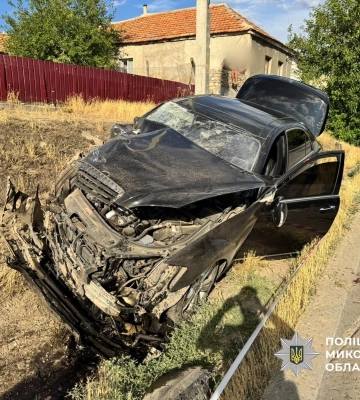 На Миколаївщині у ДТП тяжко постраждала водійка легковика, поліція шукає свідків