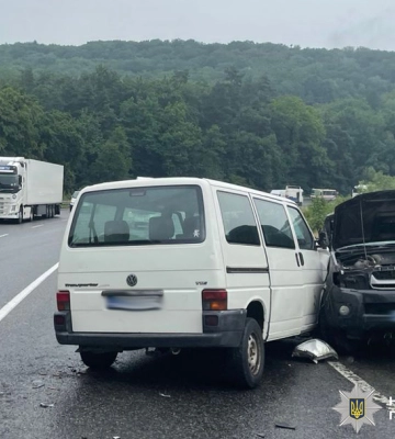Троє людей потрапили до лікарні внаслідок ДТП на трасі Київ - Чоп у Львівській області