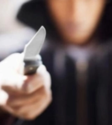 У Здолбунові чоловік намагався викрасти авто, погрожуючи ножем