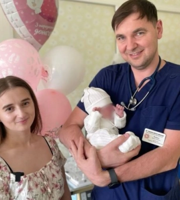 У Львові після місяців виходжування виписали немовля, яке народилося вагою лише 600 грамів