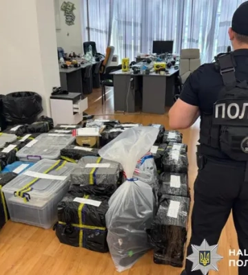 Ошукували іноземців: правоохоронці ліквідували злочинну шахрайську організацію, яка діяла на Дніпропетровщині та ще у 3-х&amp;hellip;