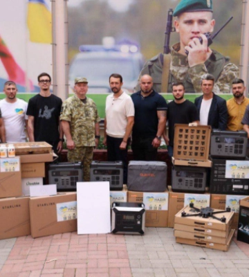 Валерий Дубиль, Вита Присяжнюк и БФ молодежной инициативы "Надежда" передали помощь Государственной пограничной службе Валерий Дубиль, Вита Присяжнюк и БФ молодежной инициативы "Надежда" передали помощь Государственной пограничной службе