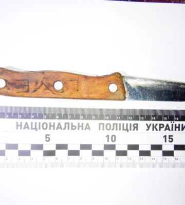 Ударив ножем у шию та пішов: у Костополі раніше судимий чоловік убив знайомого