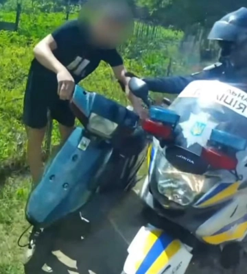 У Рівному 15-річний скутерист намагався втекти від мотопатрульних