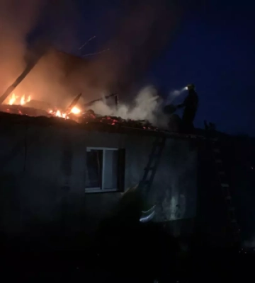 На Тячівщині вогнеборці врятували житловий будинок від масштабної пожежі