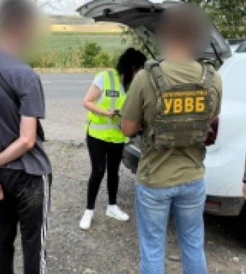 У Роздільнянському районі затримано чоловіка за спробу підкупу прикордонника за $7500