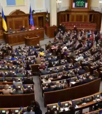 Студентка КНУ відмовилася від відвідування занять викладачок-&quot;слуг народу&quot; Забуранної і Шпак, які голосували за закон про знищення НАБУ і САП