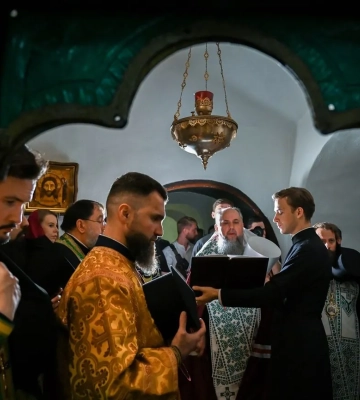 У печерах Києво-Печерської лаври відбулося перше богослужіння ПЦУ