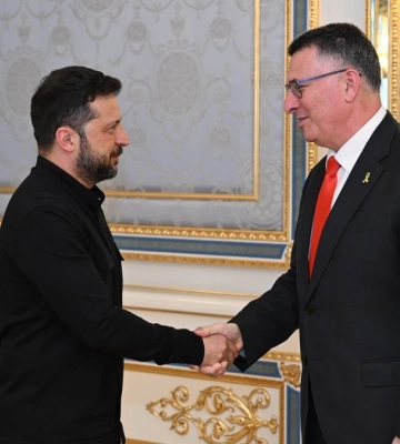 Глава МЗС Ізраїлю зустрівся з українським військовим, який втратив родину внаслідок іранського ракетного удару