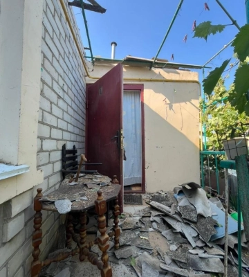 Полицейские Херсонской области вывезли из-под обстрелов пожилую женщину, тело ее умершего сына и еще одну раненую из-за подрыва на мине