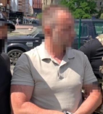 Кошти для хворих крали на елітні авто: затримали ексдиректора КМДА