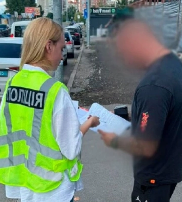 Директор столичної фірми самовільно зайняв землю громади під бізнес