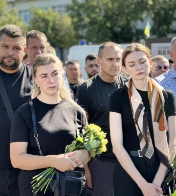 Місто в скорботі: попрощалися з двома загиблими героями (ВІДЕО)