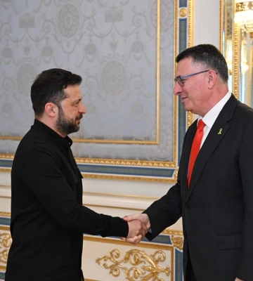 Глава МЗС Ізраїлю зустрівся з українським військовим, який втратив родину внаслідок іранського ракетного удару