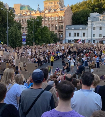 ЦПД: кремлівська пропаганда поширює фейкове фото з акції в Києві нібито з проросійськими плакатами