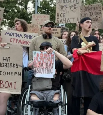 В Україні тривають протести проти НАБУ та САП: на вулиці вийшло значно більше людей