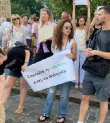 Другий день протестів в Одесі: люди виступають проти обмеження повноважень НАБУ і САП
