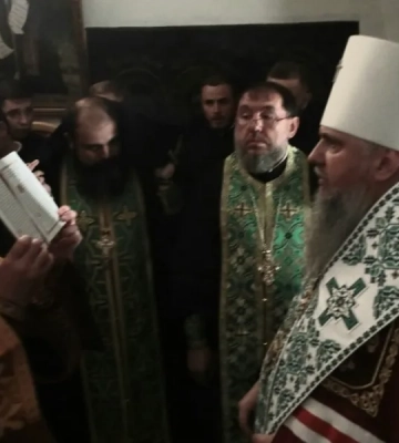 Митрополит Епіфаній передав автомобіль для захисників України