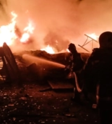Миколаївські вогнеборці ліквідували пожежі, які виникли після ворожої атаки
