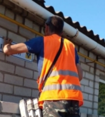 На четвертий рік окупації росіяни взялися знімати українські таблички в Генічеську