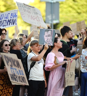 Як молодь у Рівному пікетувала проти диктатури (ФОТО)