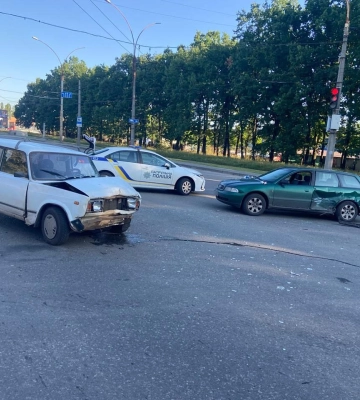 У Сумах на перехресті сталася автопригода з потерпілим