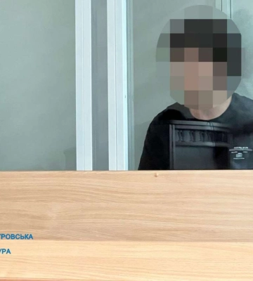 Щонайменше п&#039;ять ножових поранень. У Дніпрі 14-літнього підлітка підозрюють у вбивстві жінки біля банкомата