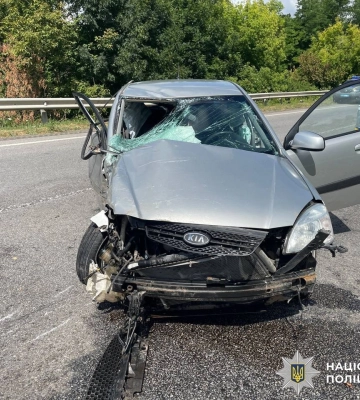 На Вінниччині внаслідок ДТП на трасі постраждали чоловік та жінка. ФОТО