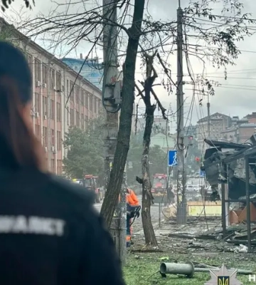У Києві внаслідок російського обстрілу загинув чоловік та є постраждалі: наслідки атаки