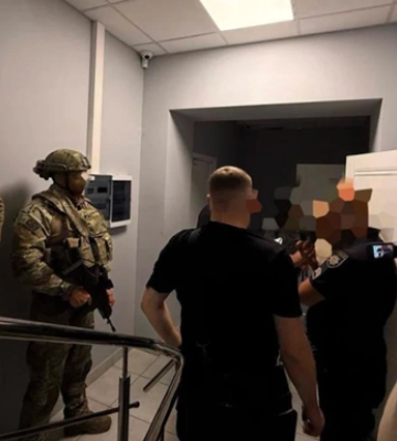 У детективов НАБУ проводят обыски