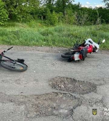 На Волині мотоцикліст зіткнувся з велосипедистом, постраждала дитина