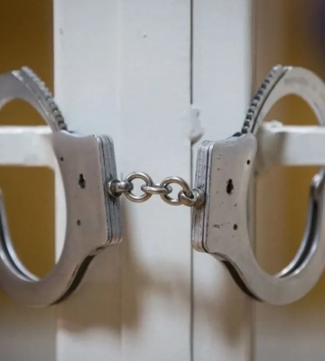 Щонайменше п&#039;ять ножових поранень. У Дніпрі 14-літнього підлітка підозрюють у вбивстві жінки біля банкомата