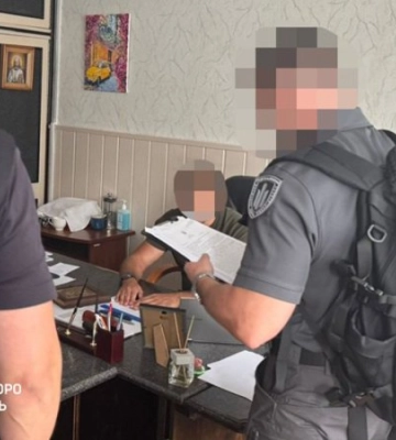 У Дніпрі затримали експосадовця відомчої лікарні, який взяв гроші за "допомогу" в законному комісуванні пораненого військового