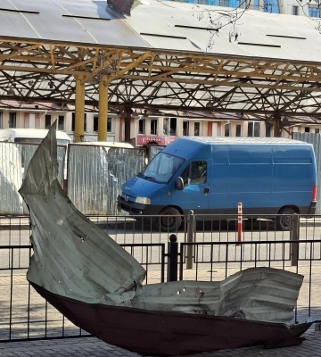 Через атаку дронів в одеському зоопарку повибивало шибки у приміщеннях