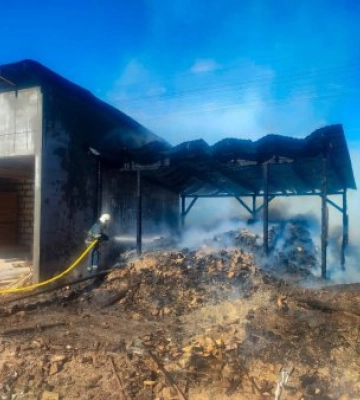 Вогнеборці Сваляви ліквідували пожежу в надвірній споруді