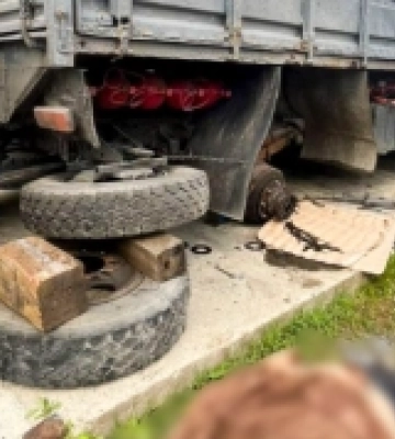 «Конструкція» не витримала: у Рівному вантажівка під час ремонту розчавила чоловіка