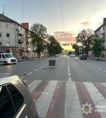У Тернополі водійка автомобіля Volkswagen Golf на пішохідному переході збила пенсіонерку